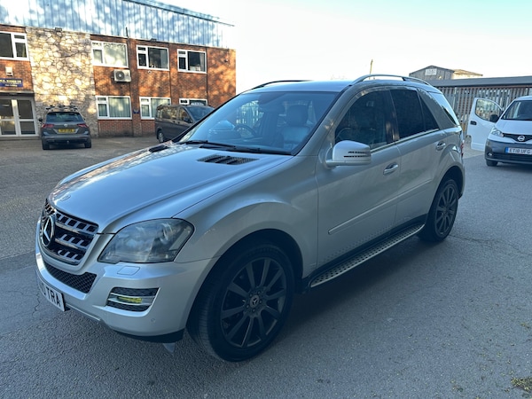 Used Mercedes-Benz M-Class 2011 for sale - 74396819: Photo 3