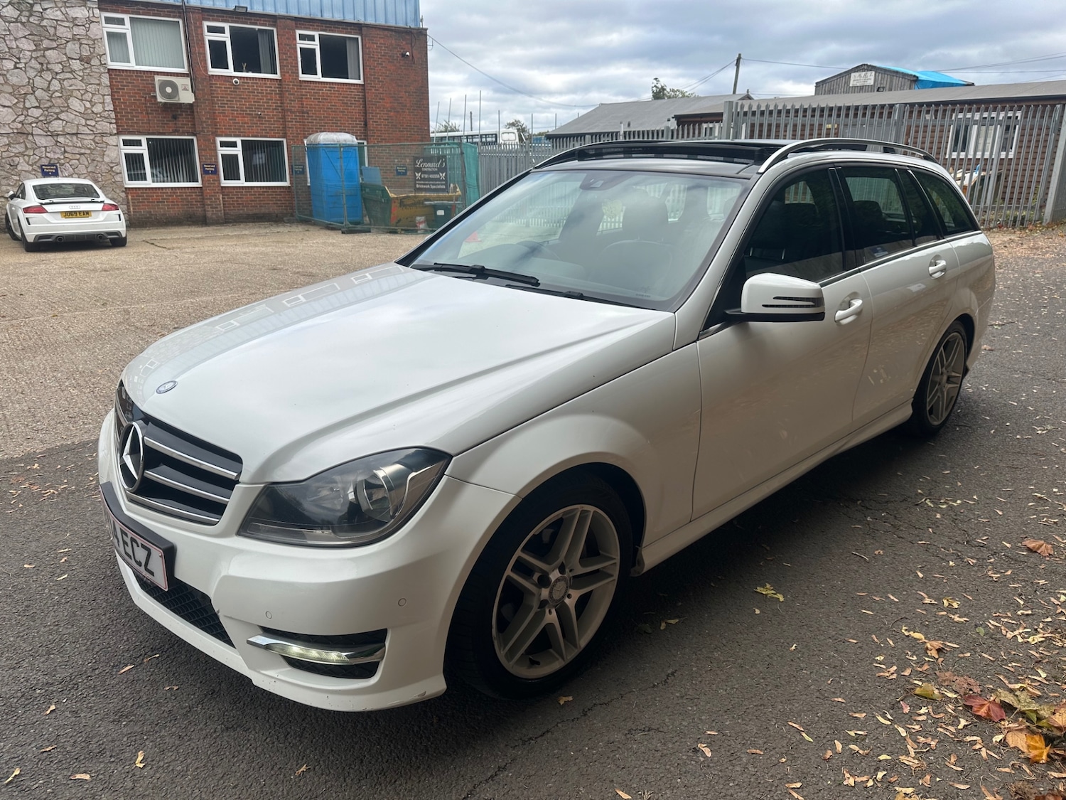 Used Mercedes-Benz C Class 2014 for sale - 76177644: Photo 3