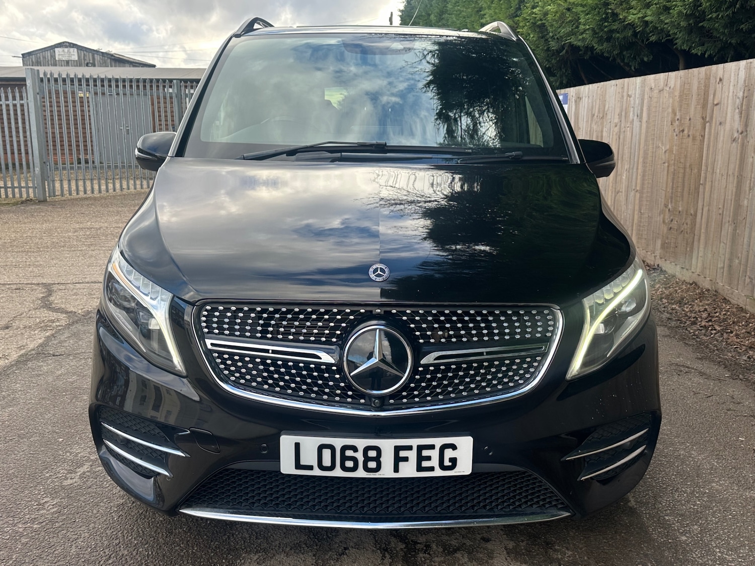 Used Mercedes-Benz V-Class 2018 for sale - 77438624: Photo 2