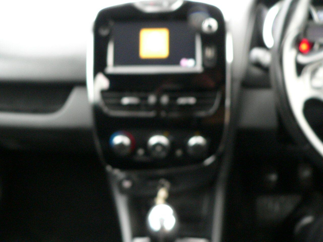 Used Renault Clio 2014 for sale - 76926888: Photo 25