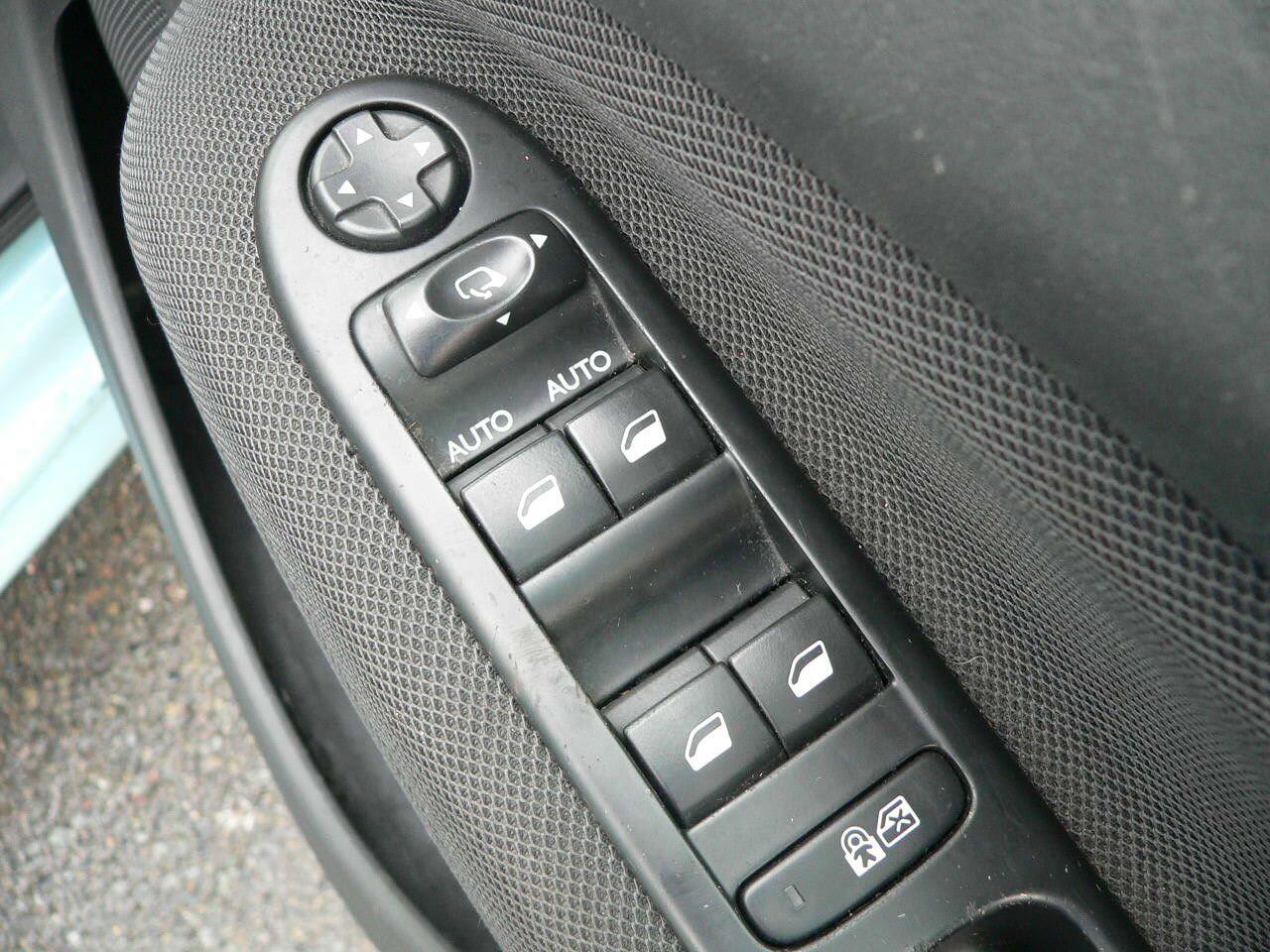 Used Citroen C3 Picasso 2015 for sale - 77478903: Photo 25