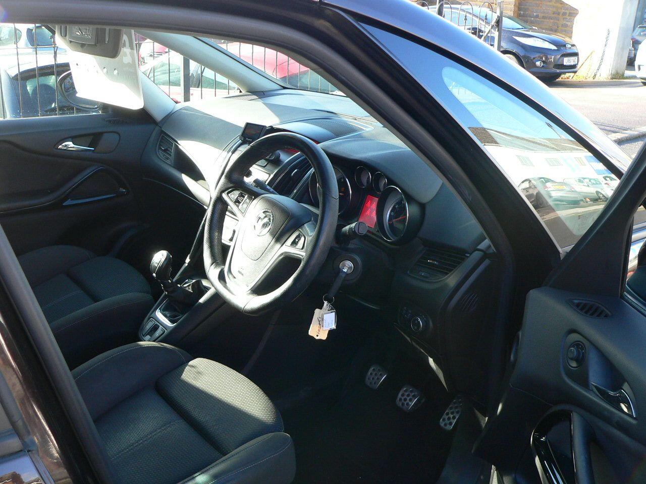 Used Vauxhall Zafira Tourer 2015 for sale - 77142967: Photo 24