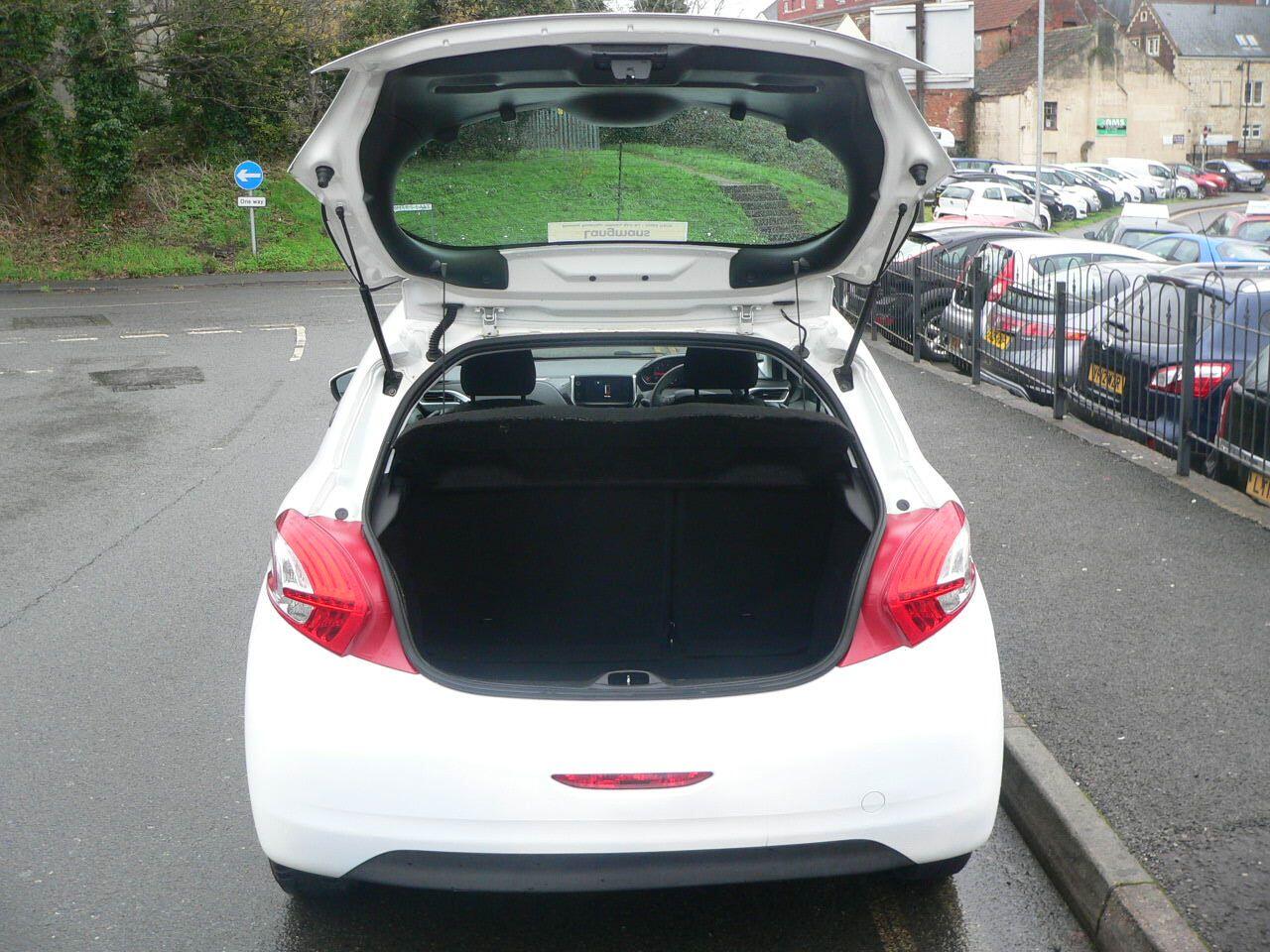 Used Peugeot 208 2014 for sale - 76728688: Photo 14