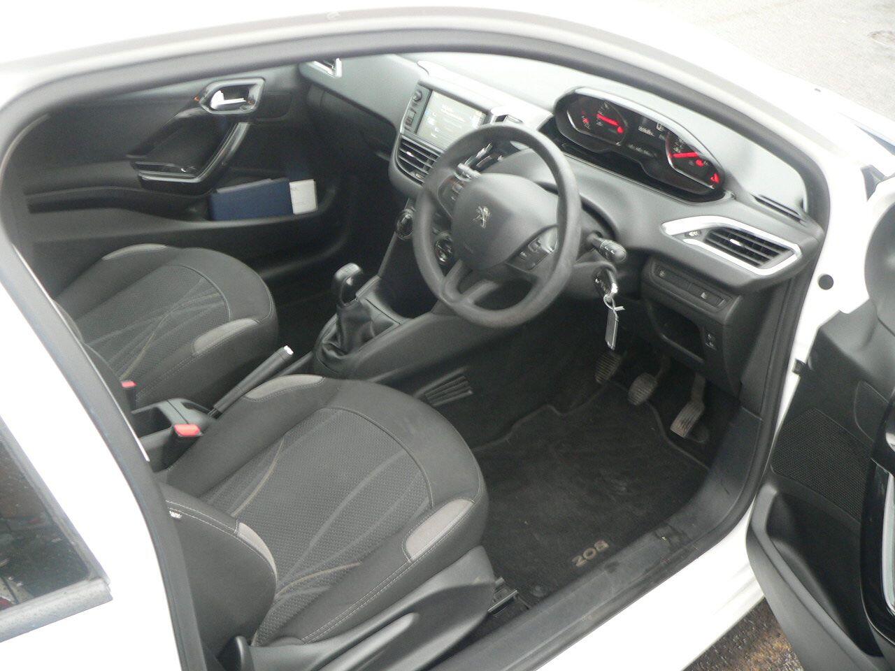 Used Peugeot 208 2014 for sale - 76728688: Photo 17