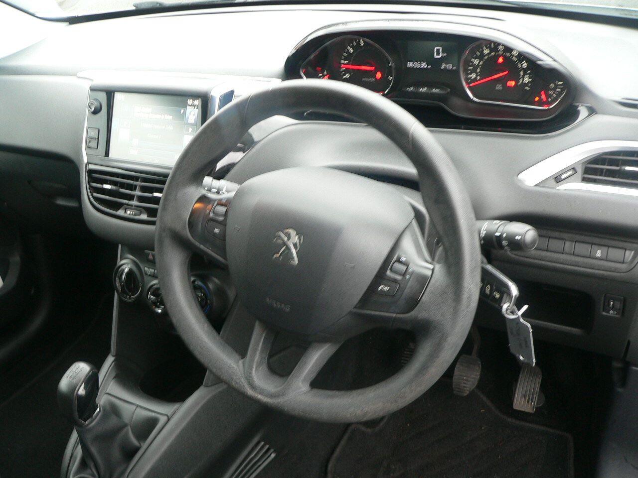 Used Peugeot 208 2014 for sale - 76728688: Photo 19