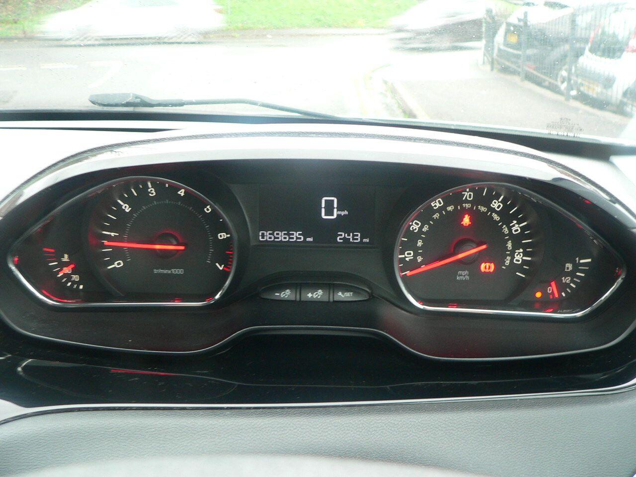 Used Peugeot 208 2014 for sale - 76728688: Photo 22