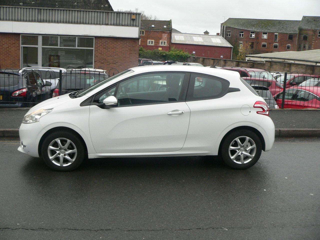 Used Peugeot 208 2014 for sale - 76728688: Photo 7