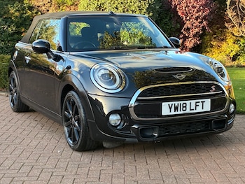 Used MINI Convertible 2018 for sale - 76047560: Photo