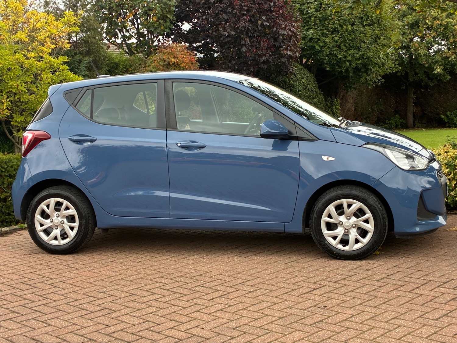 Used Hyundai i10 2017 for sale - 76128823: Photo 4