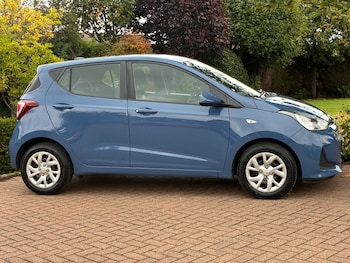 Used Hyundai i10 2017 for sale - 76128823: Photo