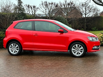 Used Volkswagen Polo 2015 for sale - 77240523: Photo
