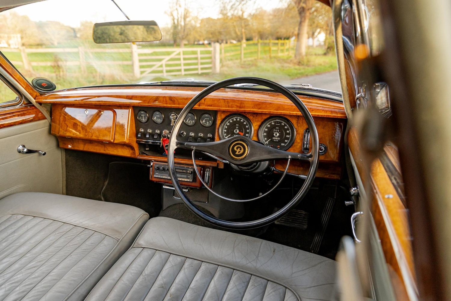 Used Daimler V8 1966 for sale - 77364123: Photo 3