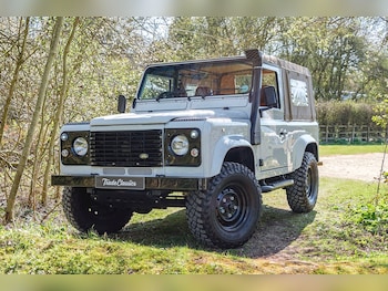 Land Rover - Defender 90