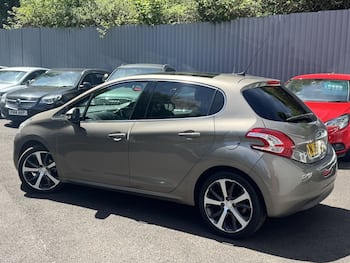 Used Peugeot 208 2014 for sale - 79845605: Photo