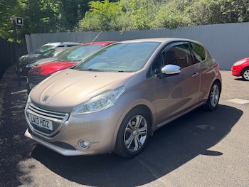 Used Peugeot 208 2013 for sale - 78680496: Photo