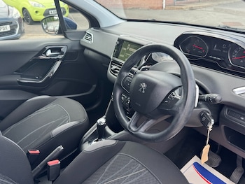 Used Peugeot 208 2013 for sale - 75294162: Photo