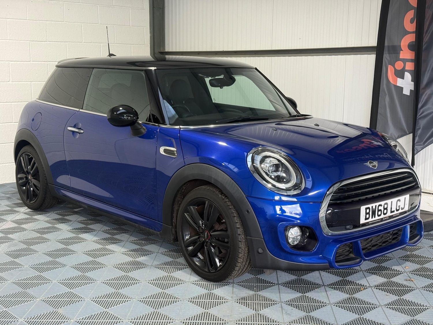 Used MINI Hatch 2018 for sale - 76549349: Photo 3