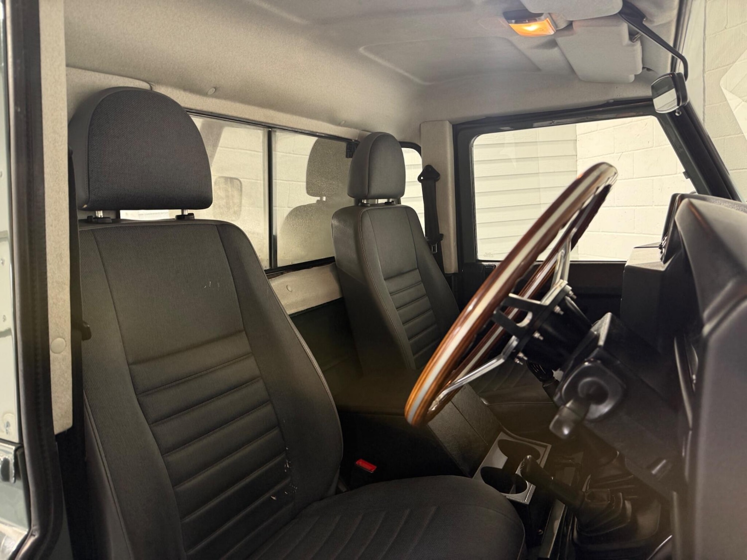 Used Land Rover Defender 90 2007 for sale - 77549380: Photo 2