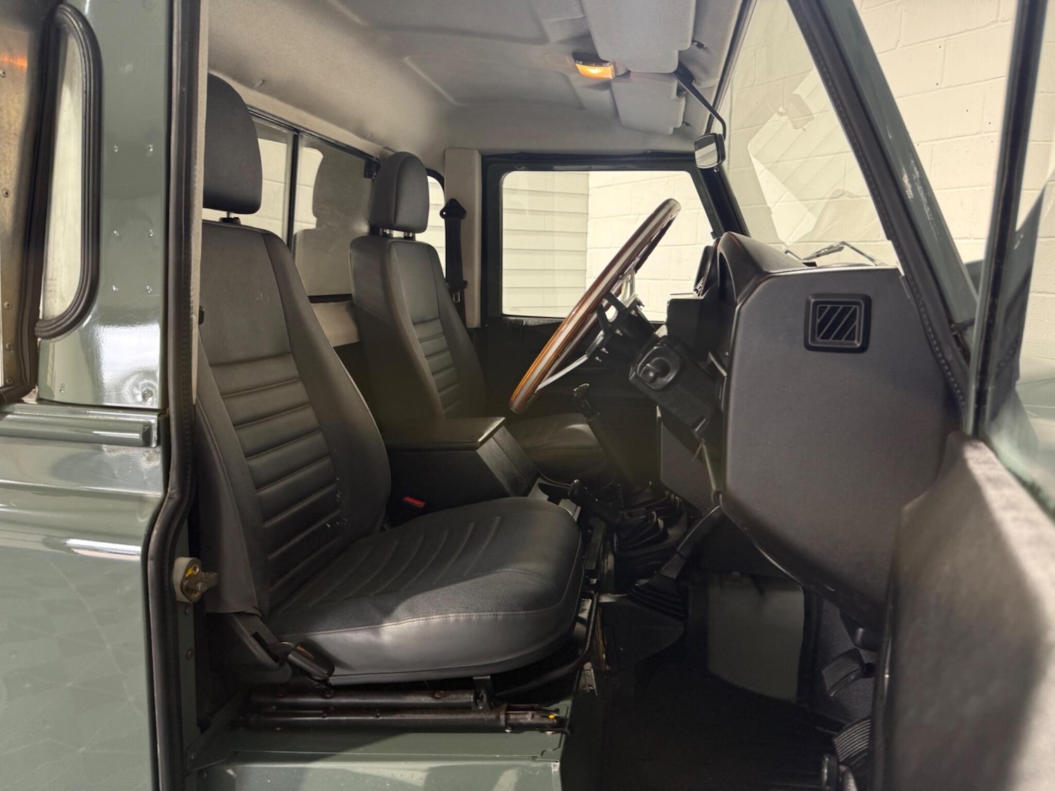 Used Land Rover Defender 90 2007 for sale - 77549380: Photo 38