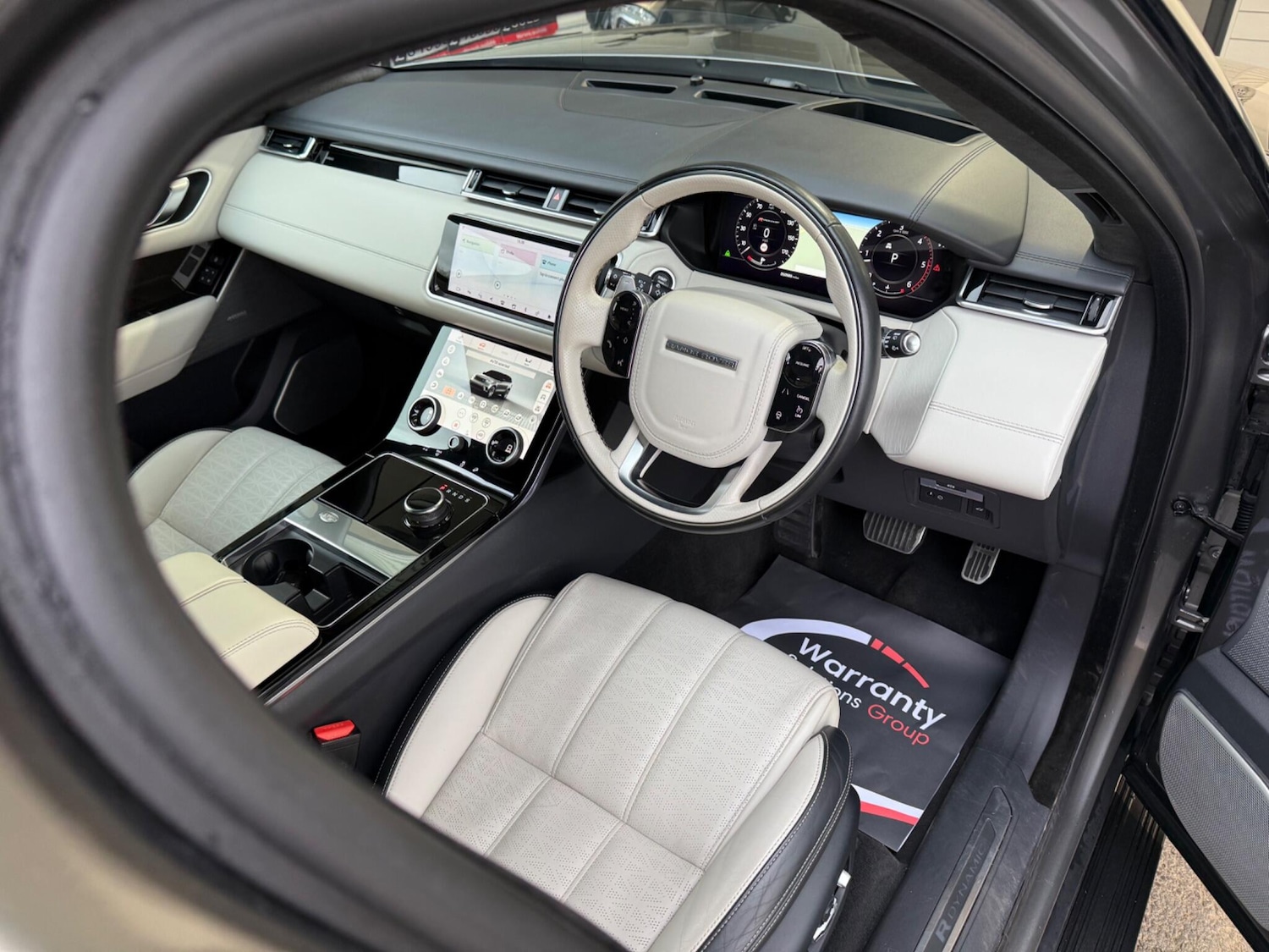 Used Land Rover Range Rover Velar 2017 for sale - 77016514: Photo 2