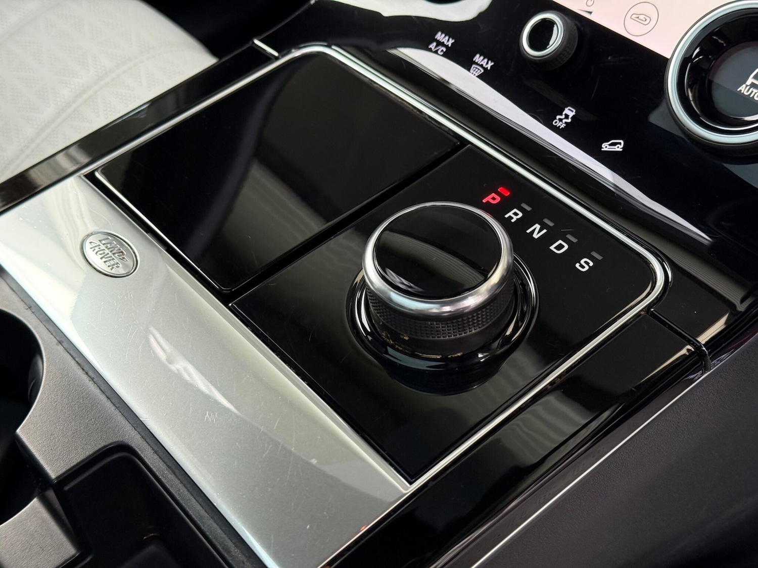 Used Land Rover Range Rover Velar 2017 for sale - 77016514: Photo 32