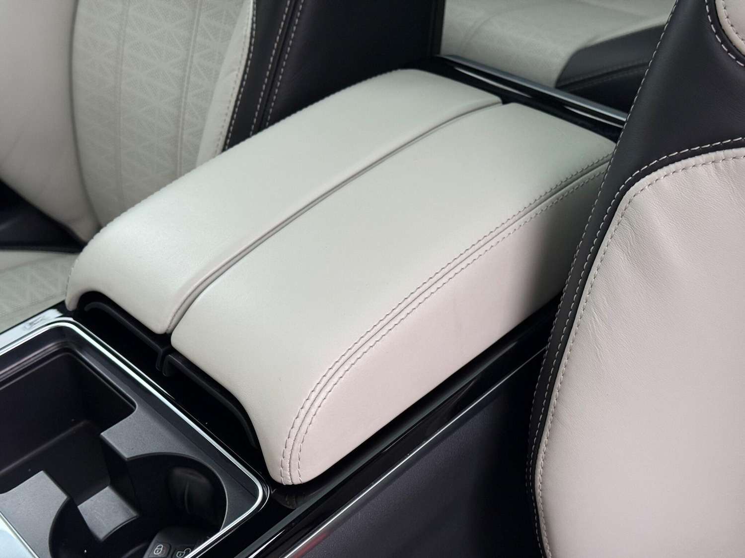 Used Land Rover Range Rover Velar 2017 for sale - 77016514: Photo 76