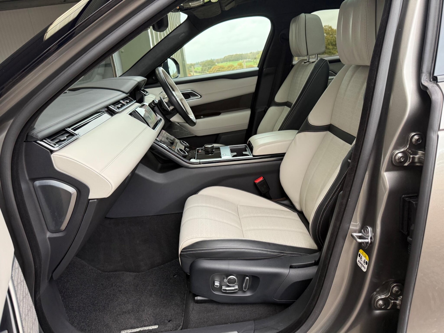 Used Land Rover Range Rover Velar 2017 for sale - 77016514: Photo 77