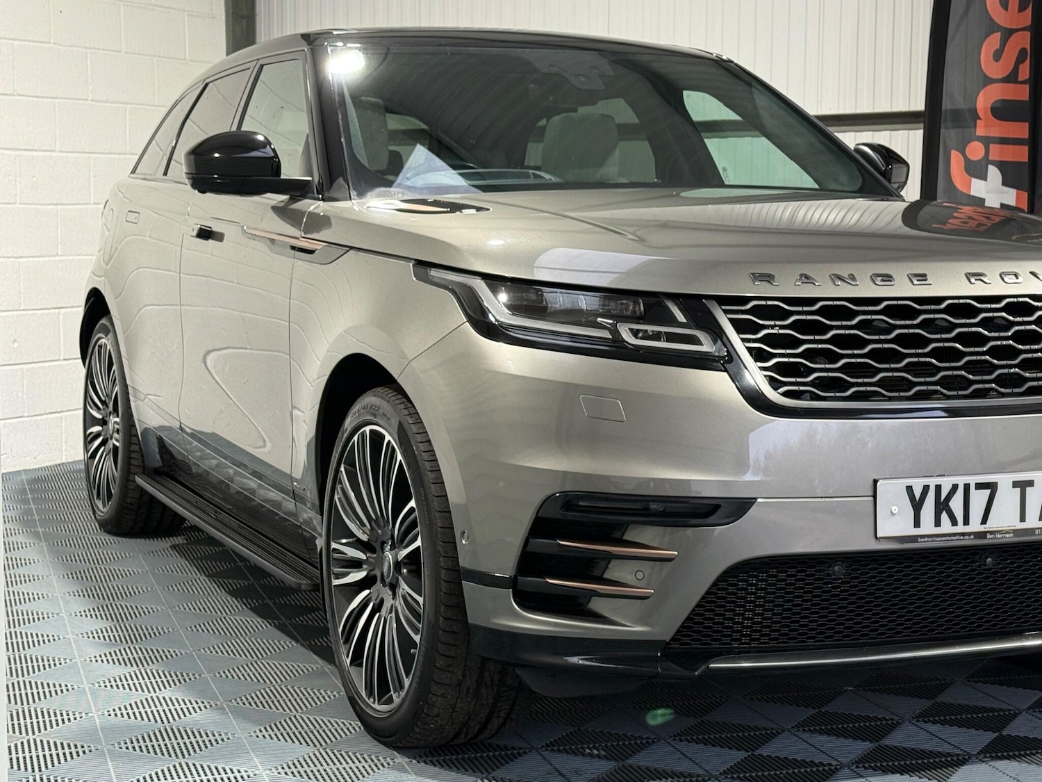 Used Land Rover Range Rover Velar 2017 for sale - 77016514: Photo 9