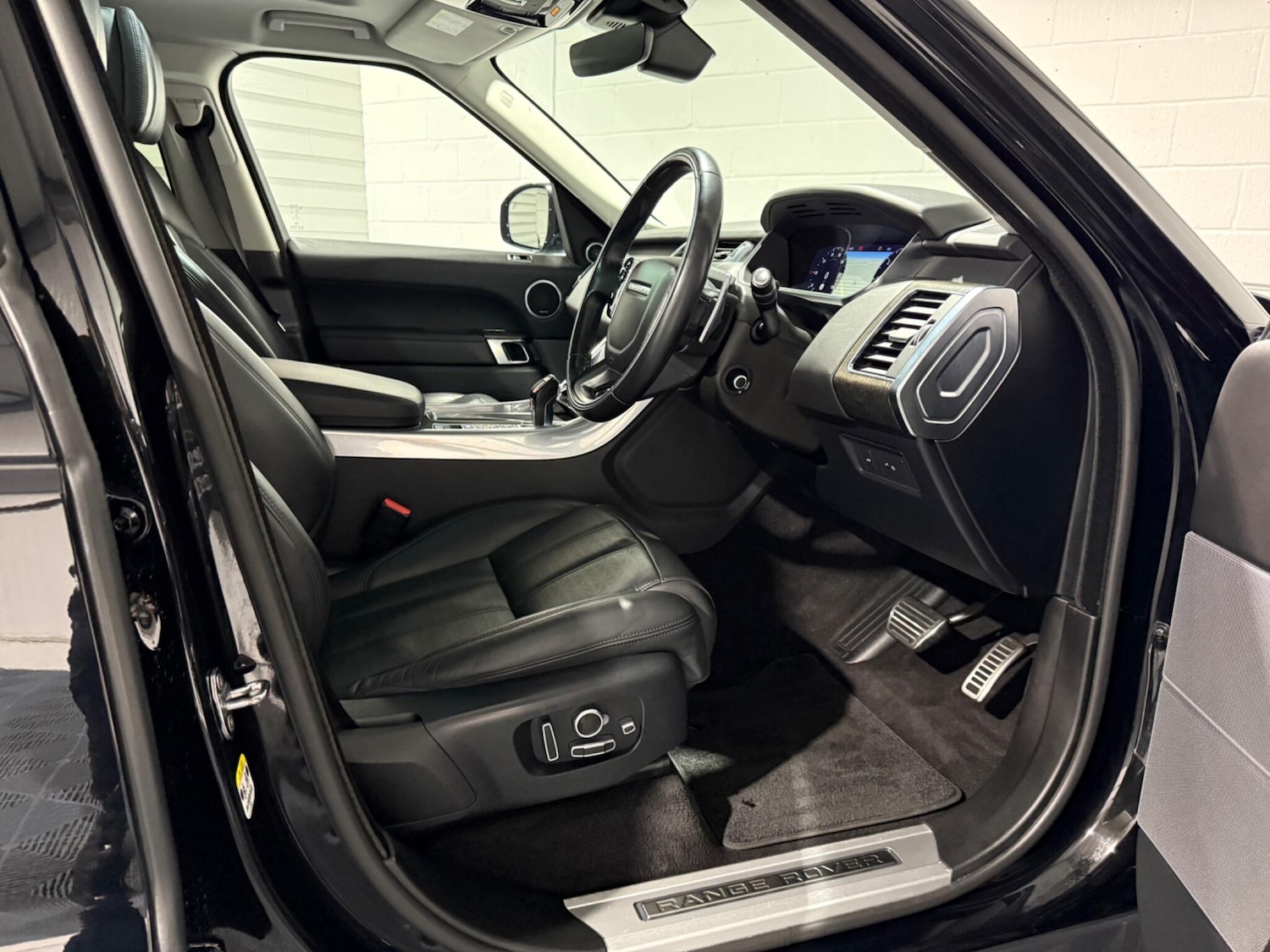 Used Land Rover Range Rover Sport 2018 for sale - 76561677: Photo 38