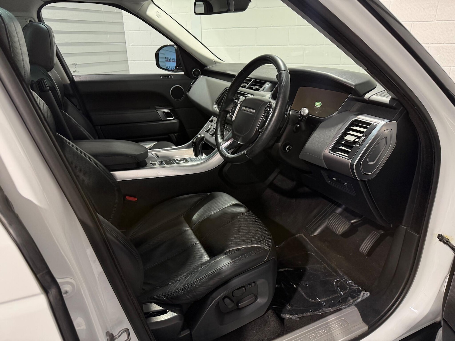 Used Land Rover Range Rover Sport 2015 for sale - 77143596: Photo 2