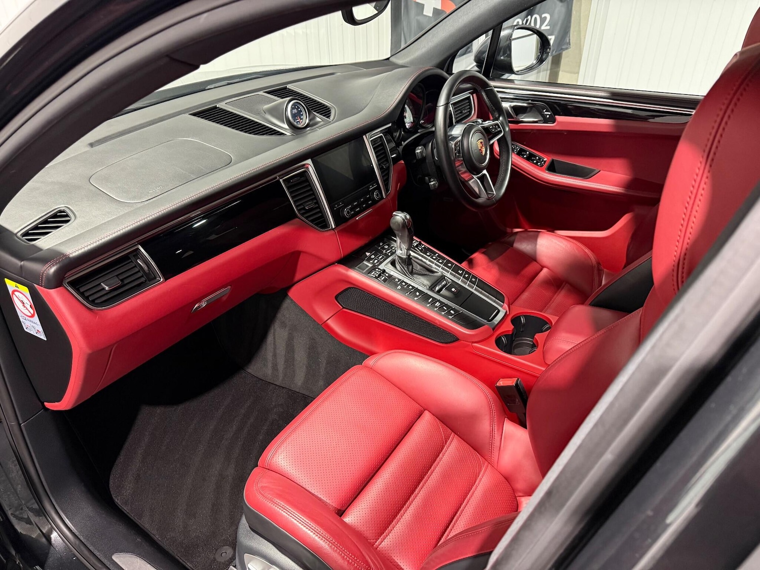 Used Porsche Macan 2016 for sale - 76913926: Photo 3