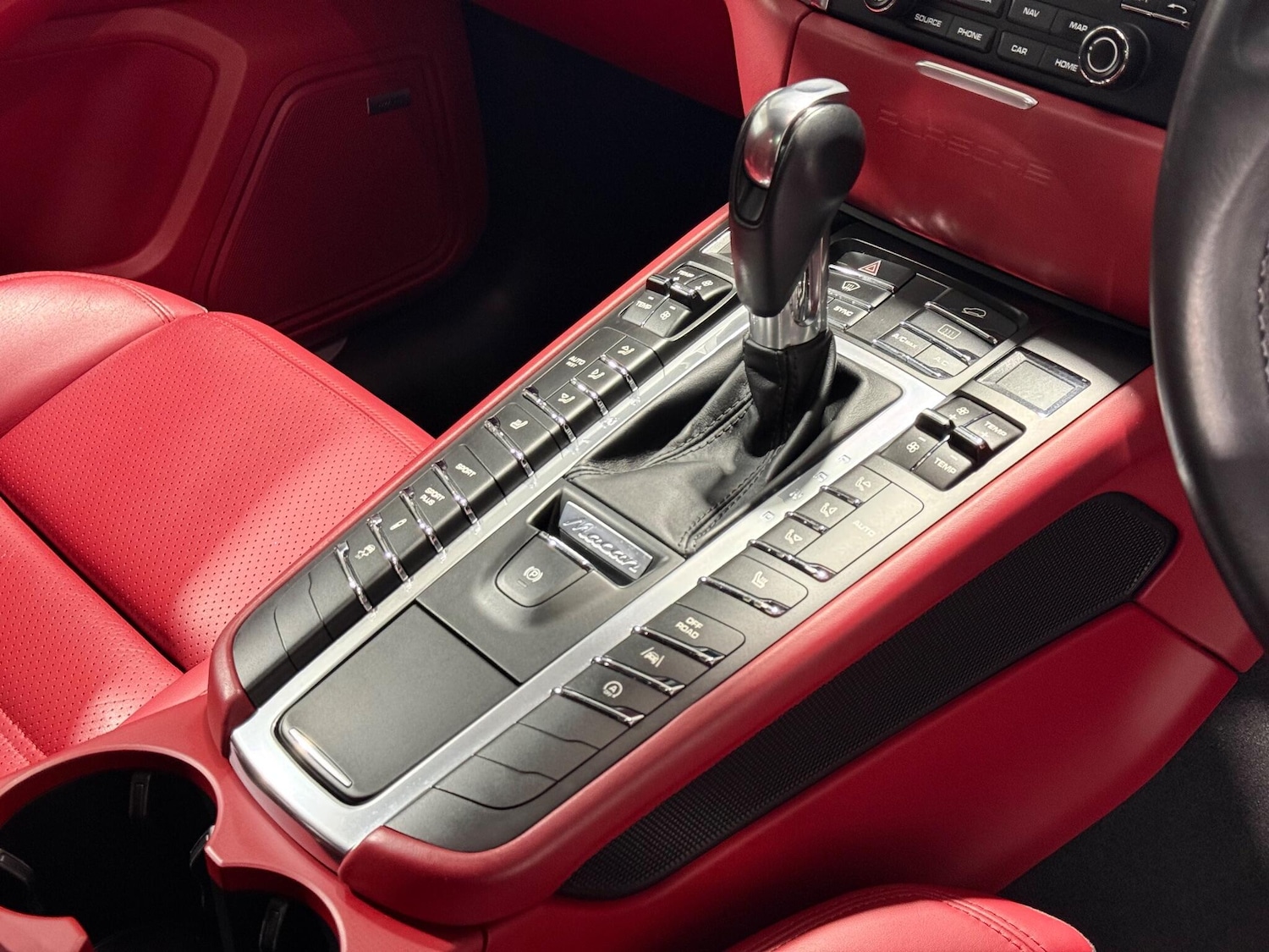 Used Porsche Macan 2016 for sale - 76913926: Photo 32