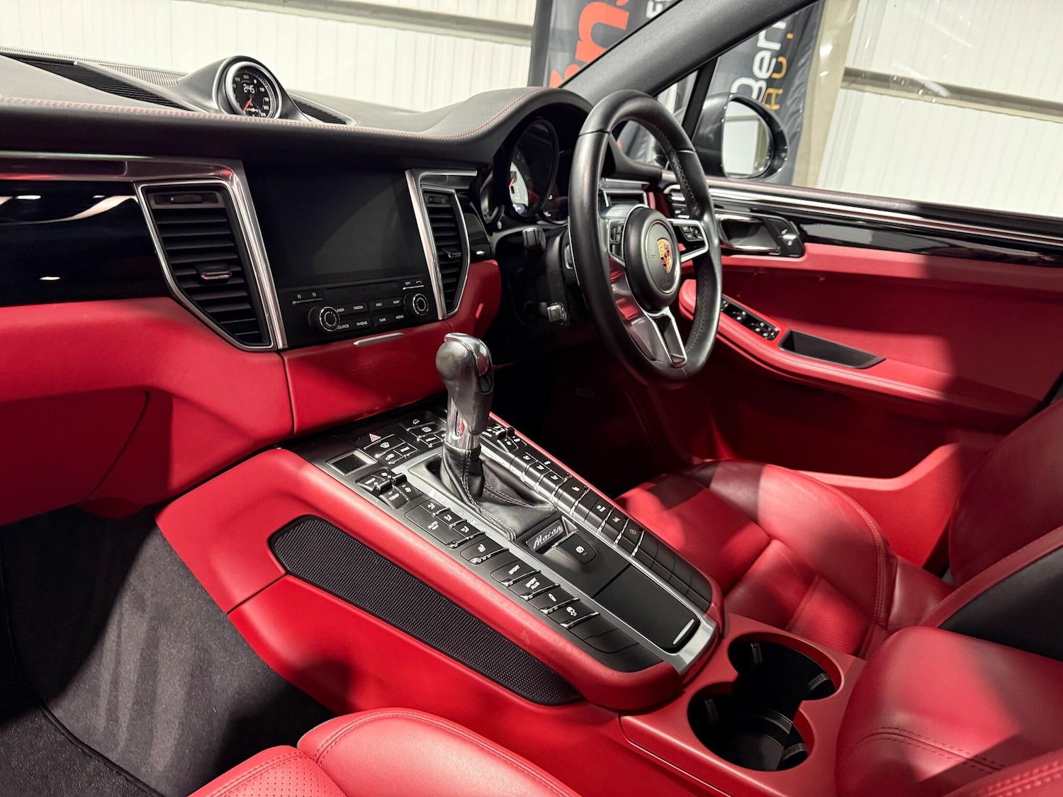 Used Porsche Macan 2016 for sale - 76913926: Photo 33