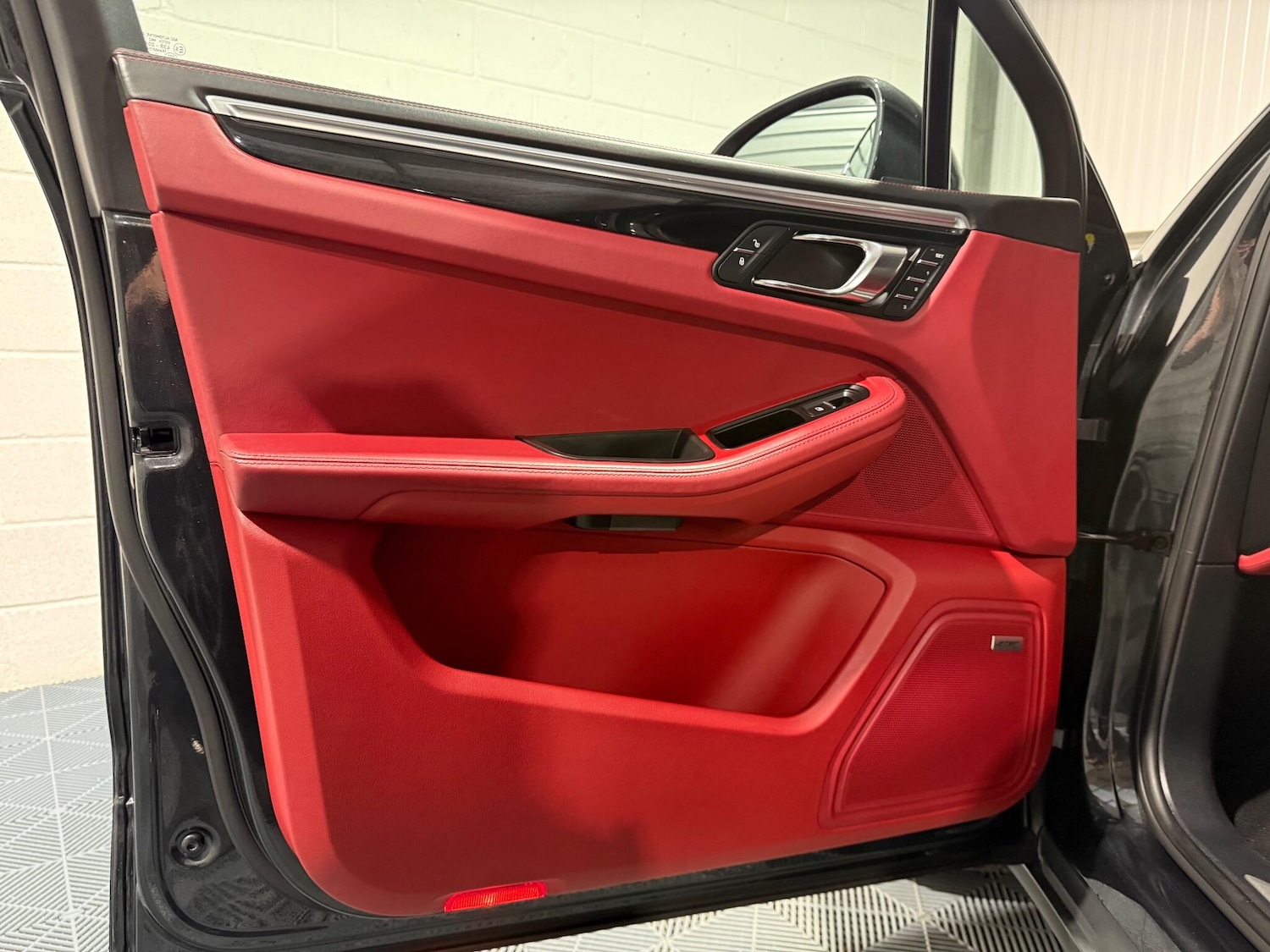 Used Porsche Macan 2016 for sale - 76913926: Photo 44