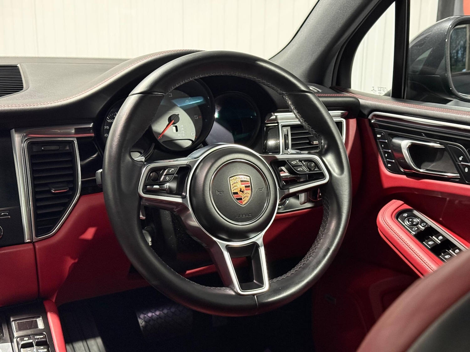 Used Porsche Macan 2016 for sale - 76913926: Photo 57