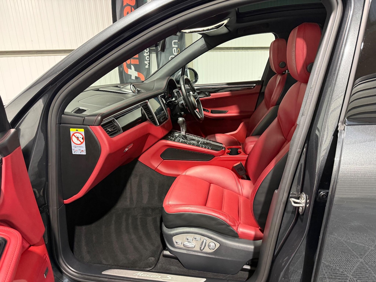 Used Porsche Macan 2016 for sale - 76913926: Photo 59