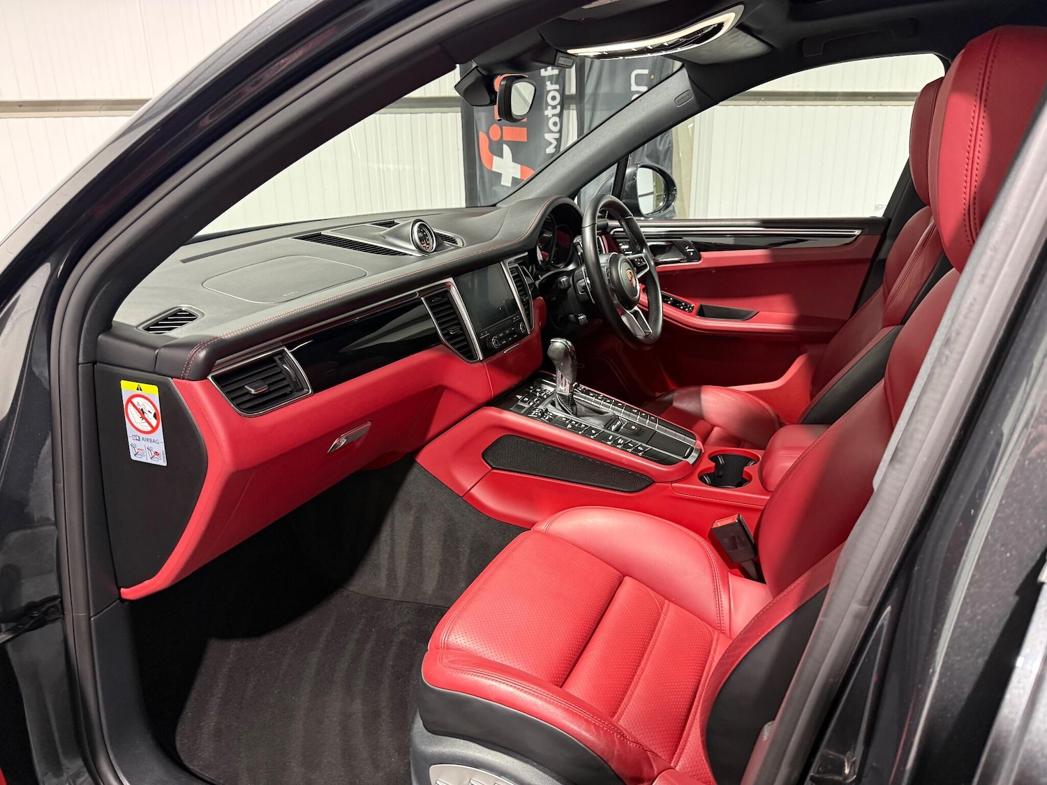 Used Porsche Macan 2016 for sale - 76913926: Photo 60