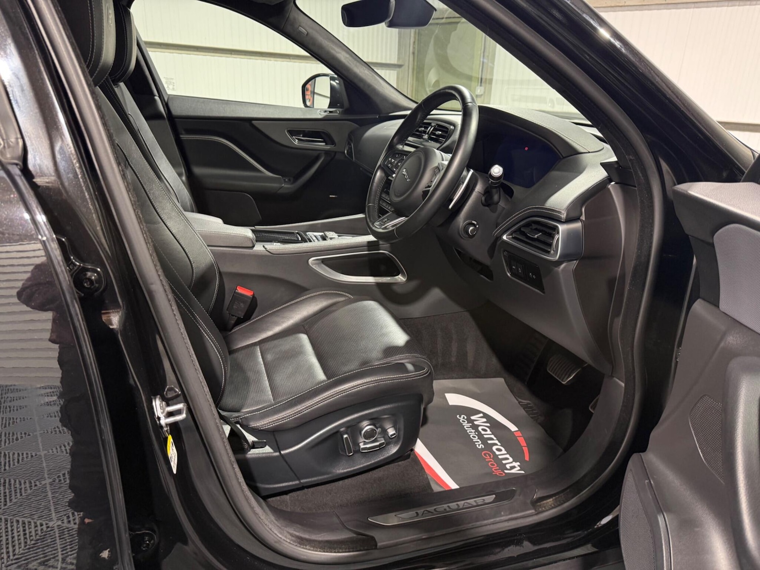 Used Jaguar F-Pace 2018 for sale - 76728240: Photo 39