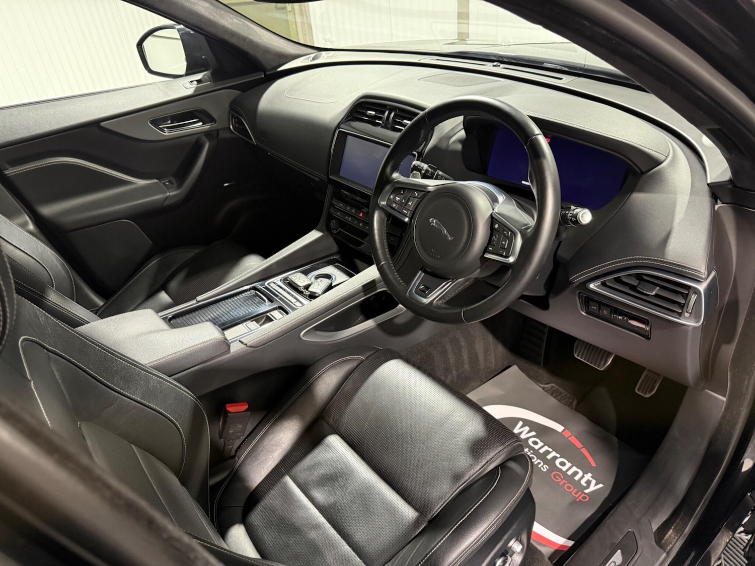 Used Jaguar F-Pace 2018 for sale - 76728240: Photo 41