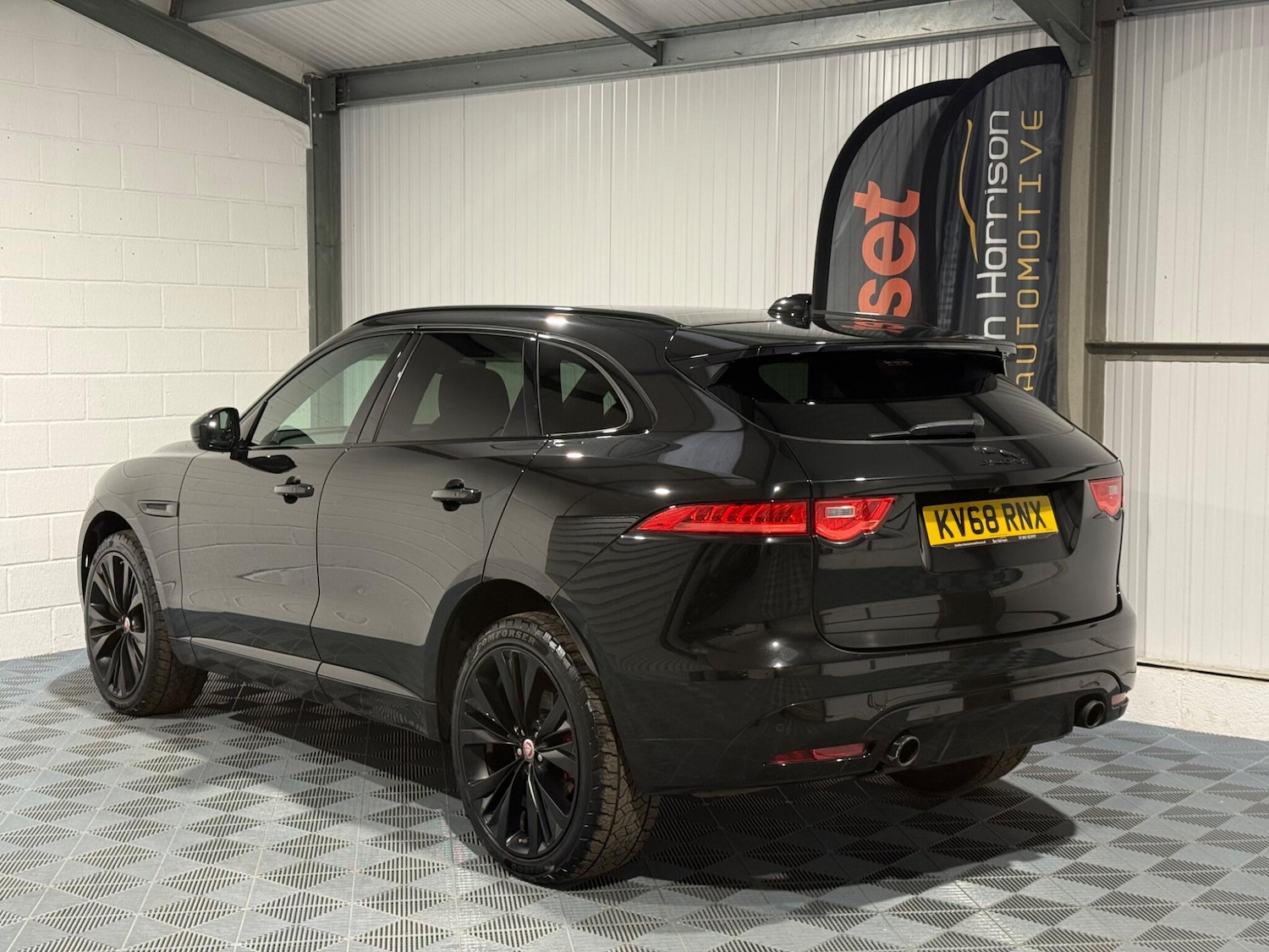 Used Jaguar F-Pace 2018 for sale - 76728240: Photo 6