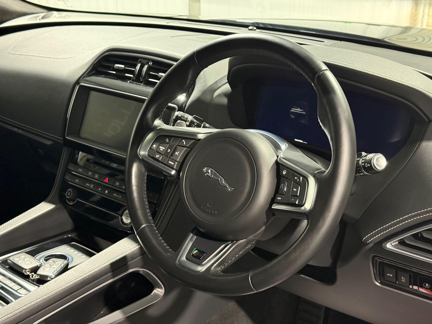 Used Jaguar F-Pace 2018 for sale - 76728240: Photo 66