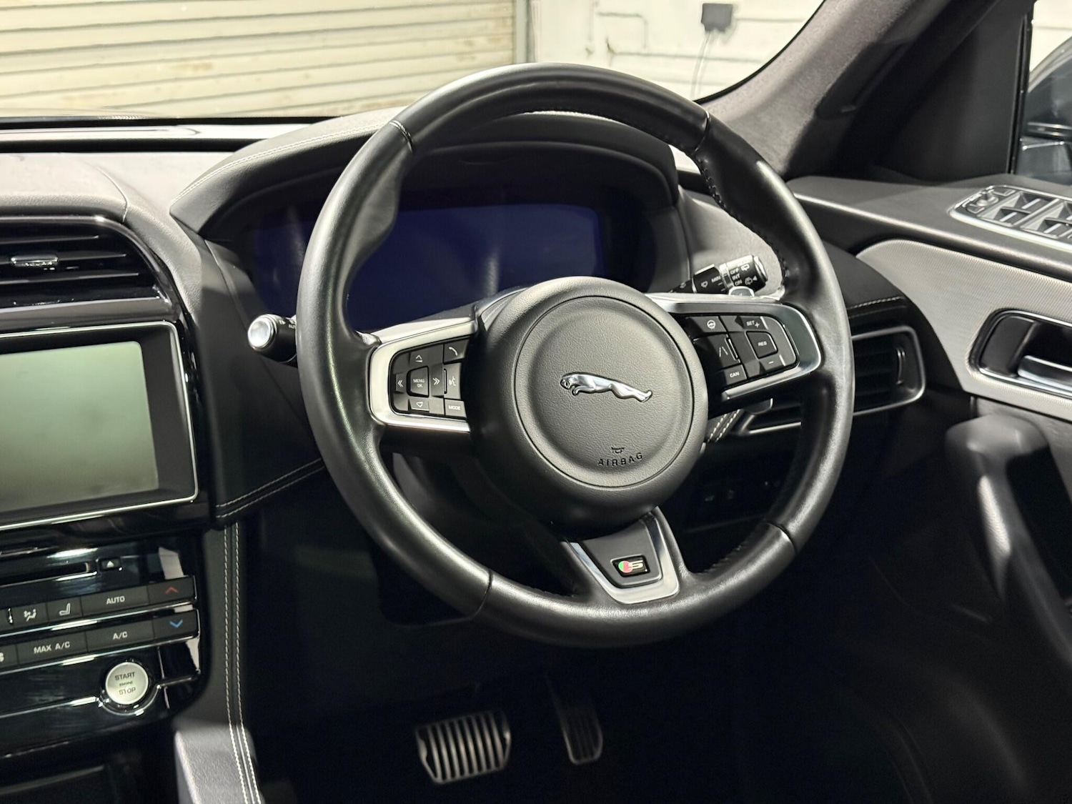 Used Jaguar F-Pace 2018 for sale - 76728240: Photo 68