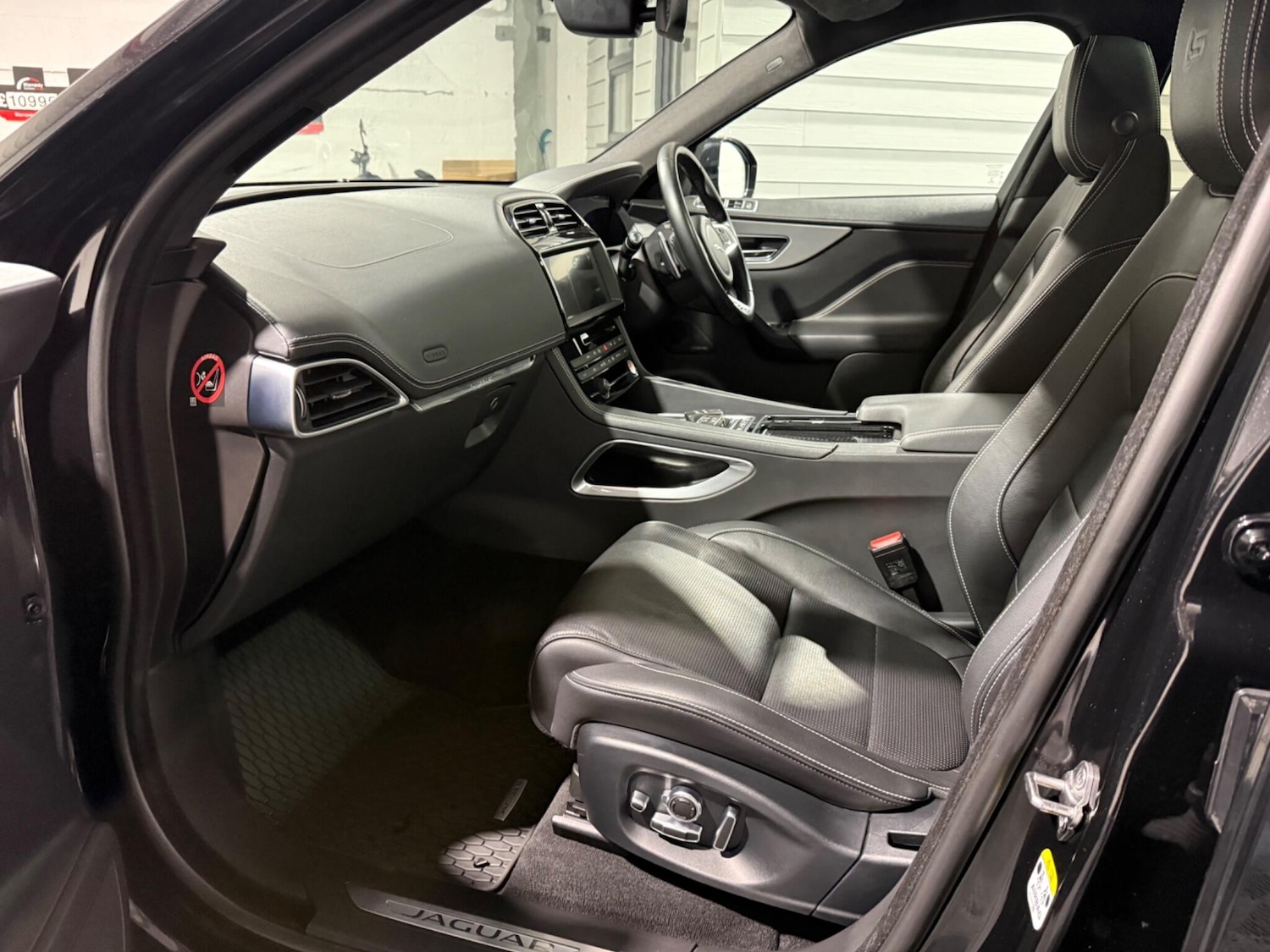 Used Jaguar F-Pace 2018 for sale - 76728240: Photo 69