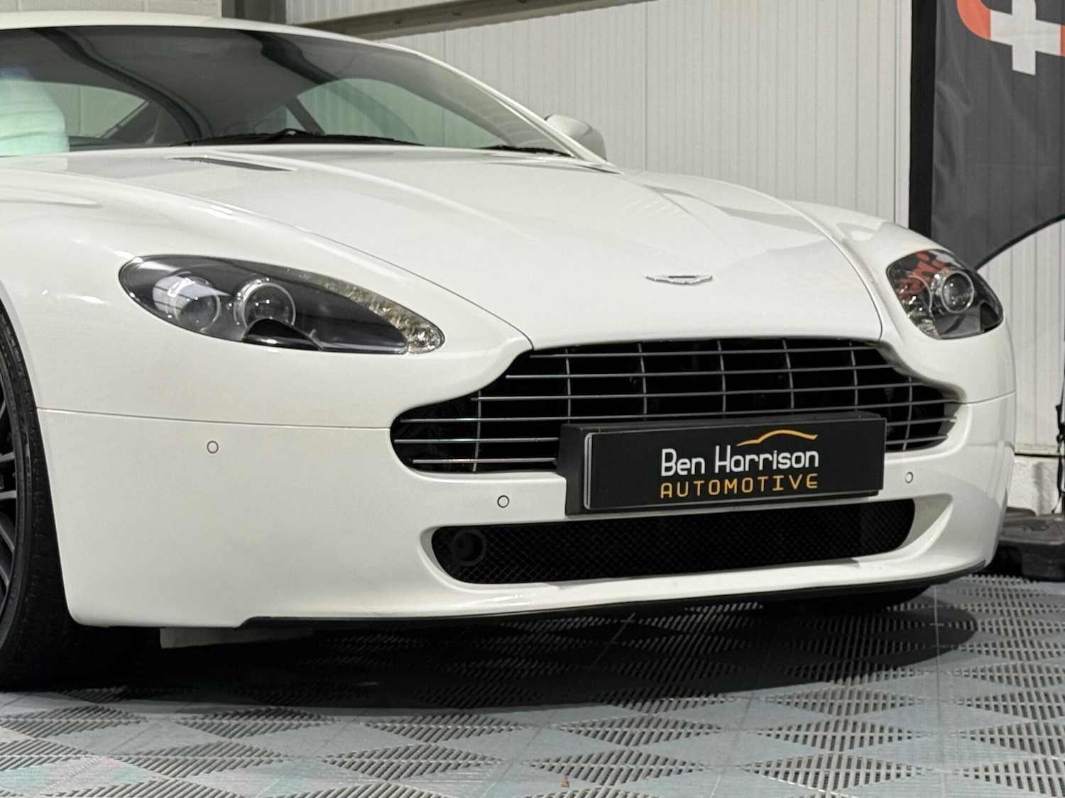 Used Aston Martin Vantage 2012 for sale - 76988591: Photo 10