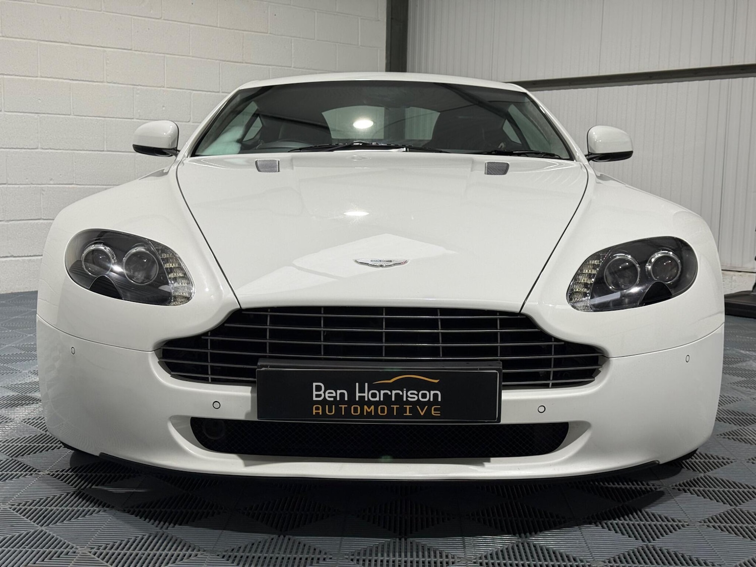 Used Aston Martin Vantage 2012 for sale - 76988591: Photo 12