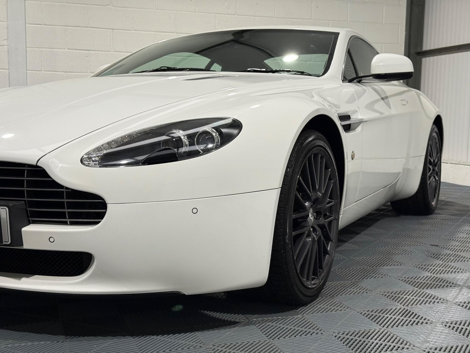 Used Aston Martin Vantage 2012 for sale - 76988591: Photo 14