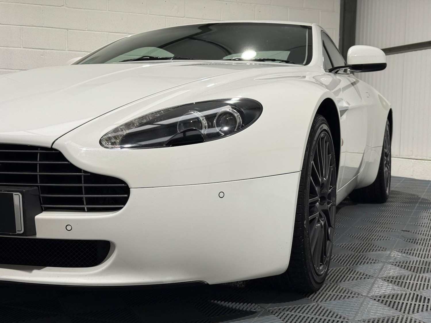 Used Aston Martin Vantage 2012 for sale - 76988591: Photo 15
