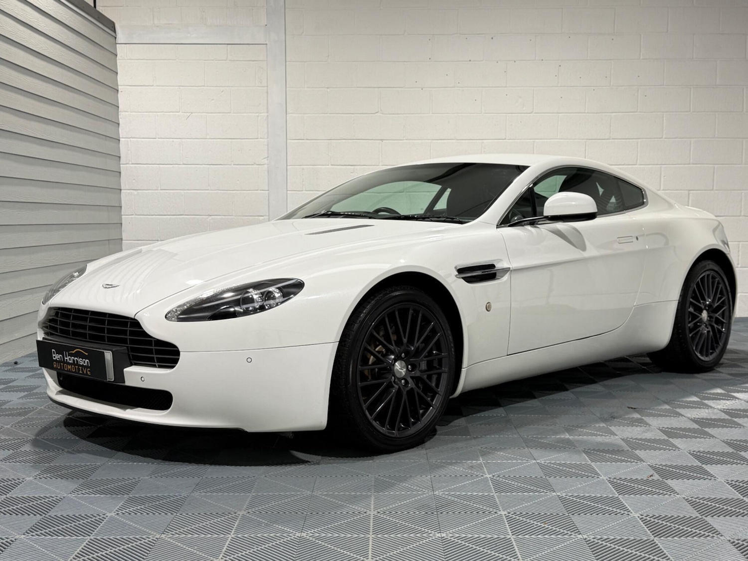 Used Aston Martin Vantage 2012 for sale - 76988591: Photo 16