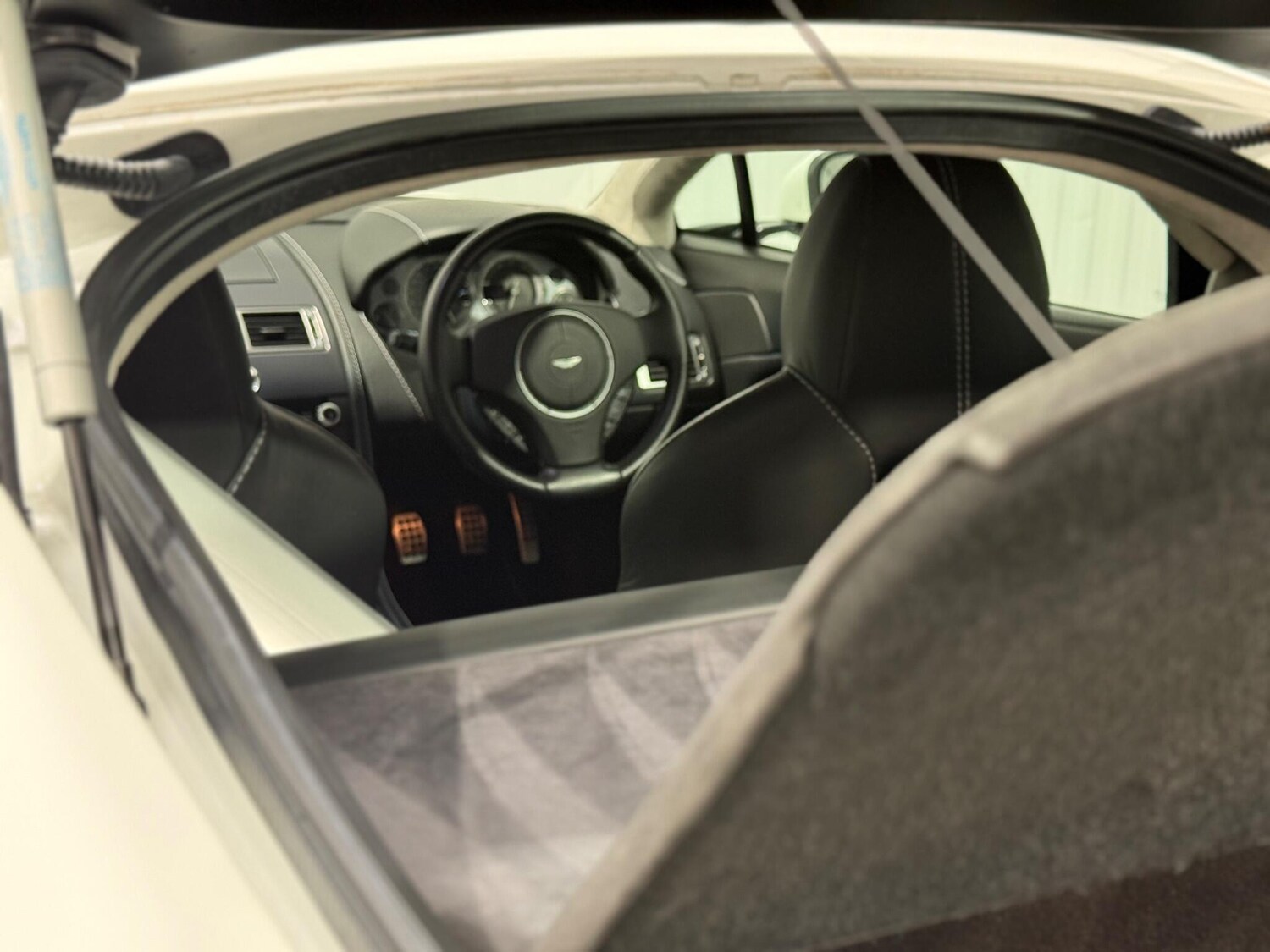 Used Aston Martin Vantage 2012 for sale - 76988591: Photo 17