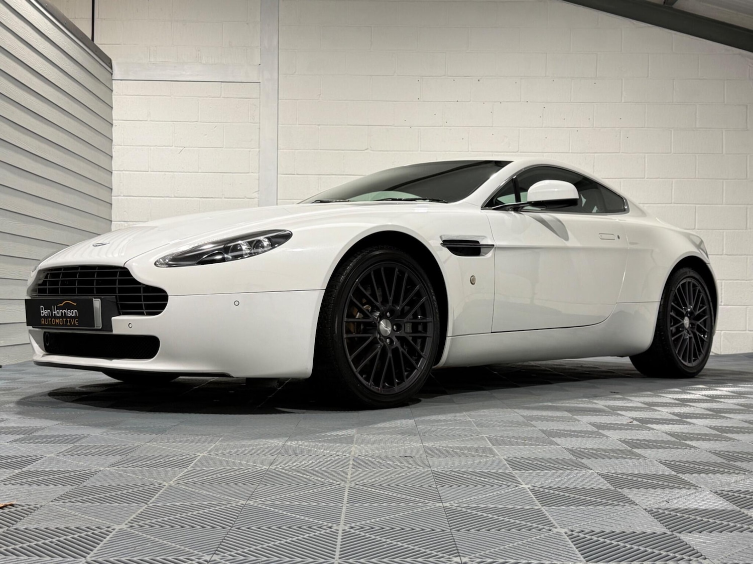 Used Aston Martin Vantage 2012 for sale - 76988591: Photo 19